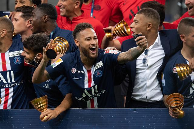 周琦15+9首钢胜深圳 郭艾伦40分广州不敌北控