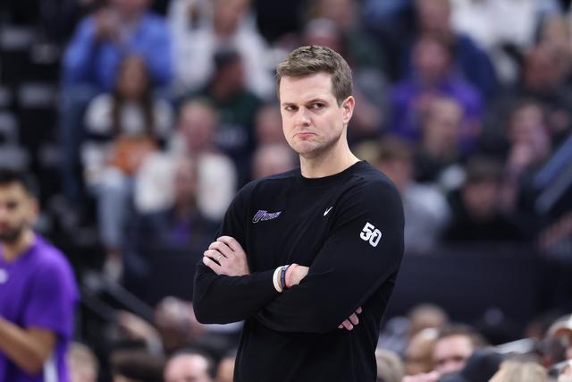 孙铭徽25+11胡金秋21分 广厦6人上双轻取同曦