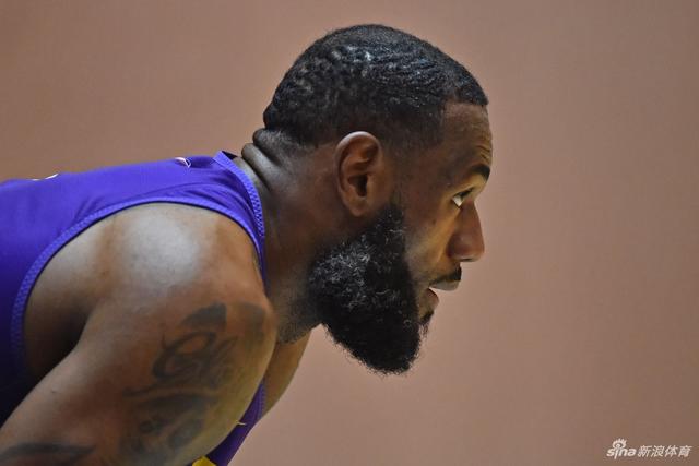 小萨三双詹姆斯18+13+9 国王常规赛横扫湖人