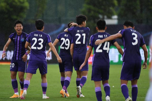 英超-拉什福德齐尔克泽双响 曼联4-0埃弗顿